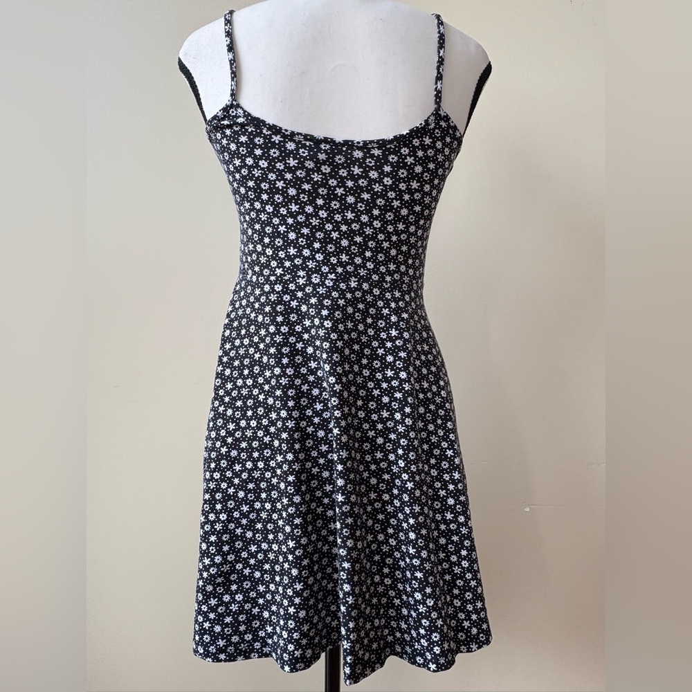 H&M - Black and White Floral Mini Dress - Size Small - Picture 4 of 8